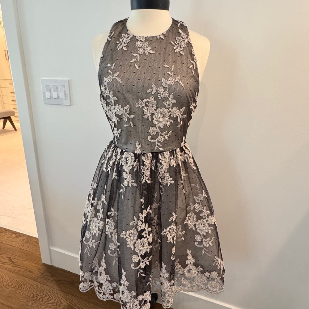 Alice + Olivia Amazing Lace Open Back Party Dress - Size 10 - Picture 1 of 13
